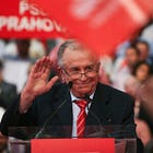 Cine va scrie istoria care îl va judeca pe Ion Iliescu?