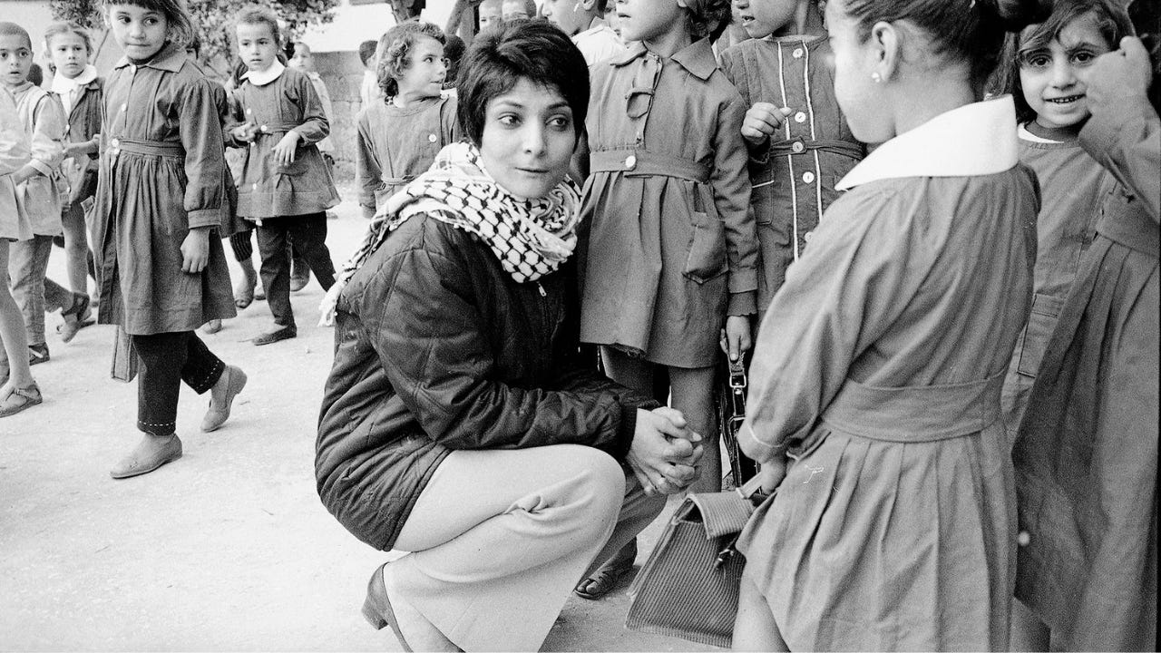 keffiyeh Leila Khaled
