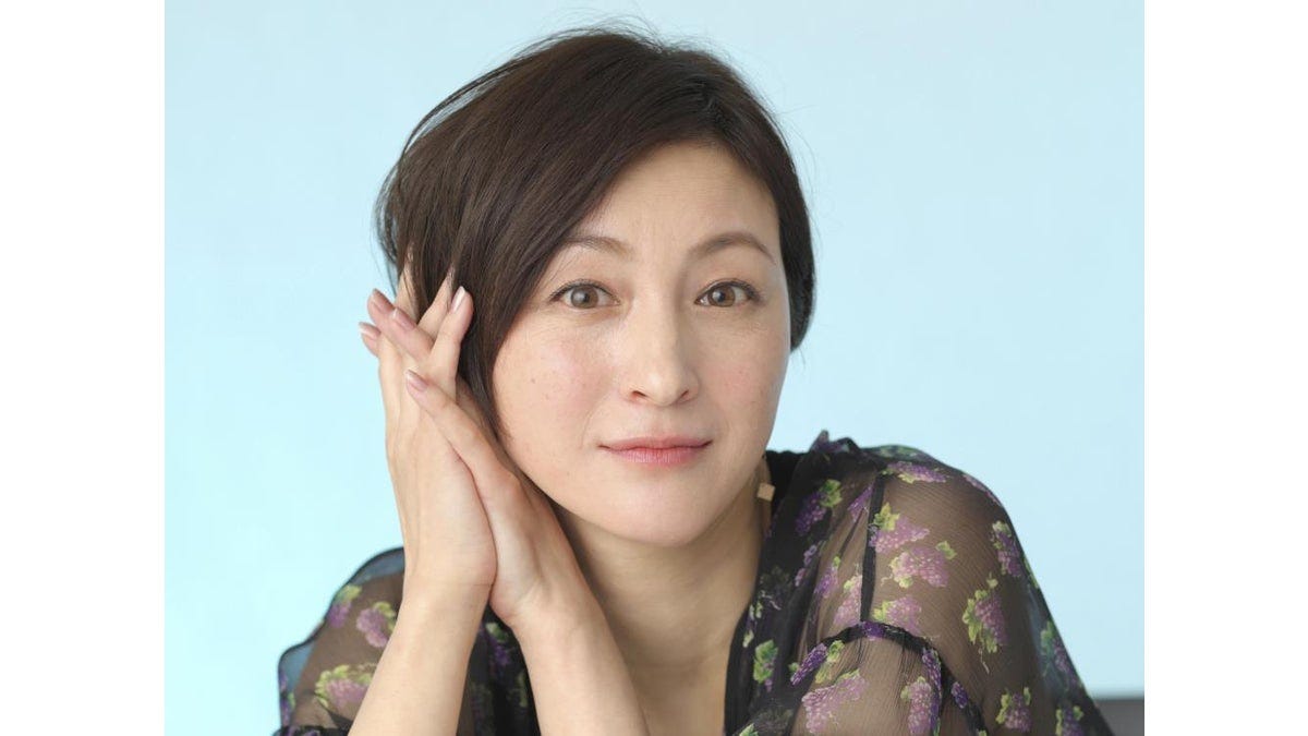 広末涼子さんが無期限謹慎、週刊誌の不倫報道認め謝罪…シェフとの関係「記事のとおりです」 : 読売新聞