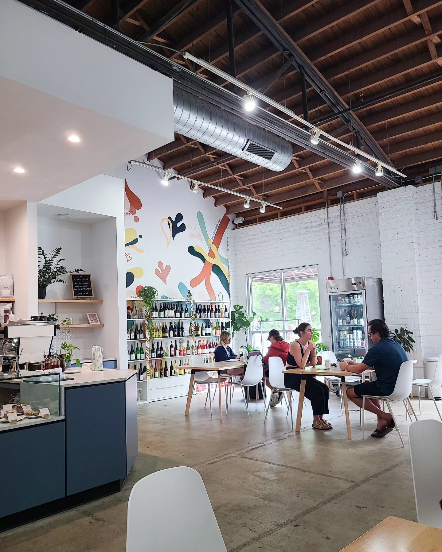 Stable Hand free-floating tables