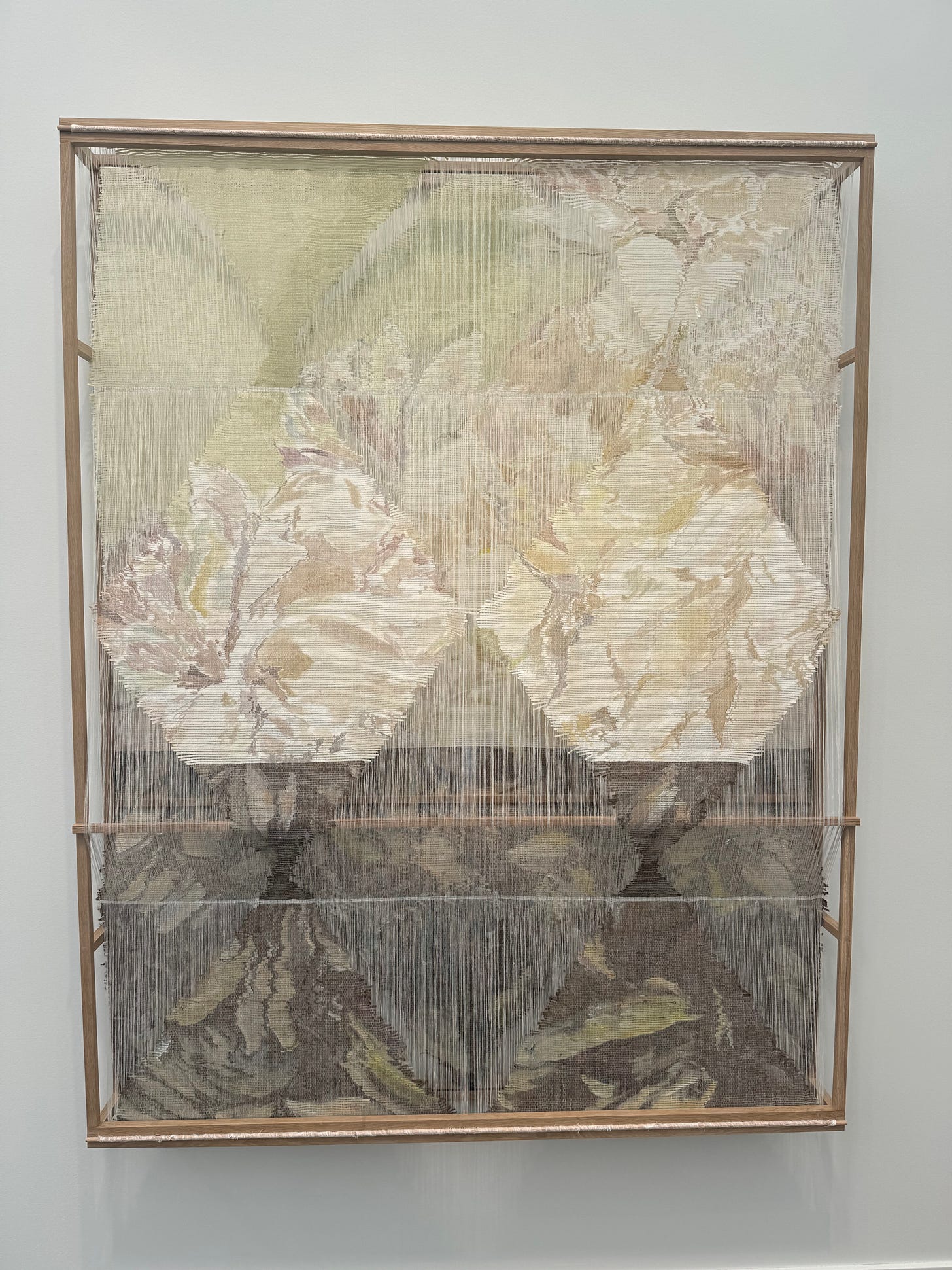 Élise Peroi, L’ocre du vent I–VI (2025–2026), a delicate woven textile work with lace-like structure and airy, layered threads.
