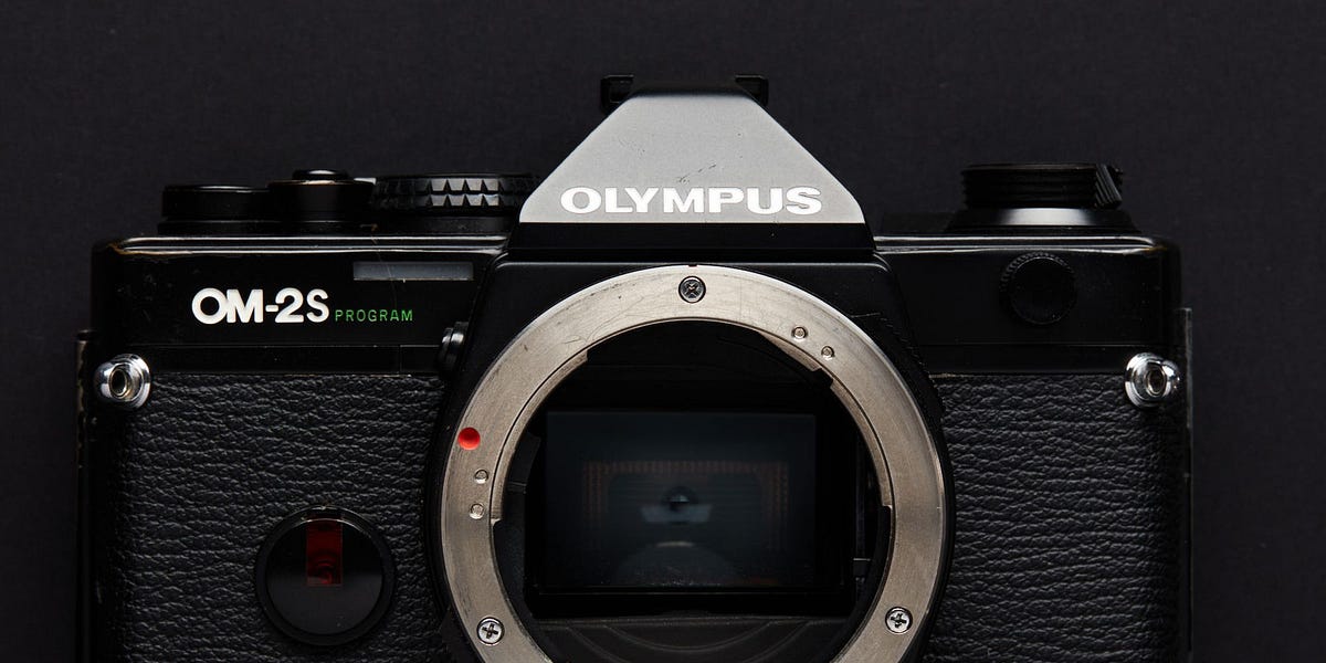 動作品 Olympus OM-2S PROGRAM Classic Camera Review: Olympus OM-2S Program - The Noisy Shutter