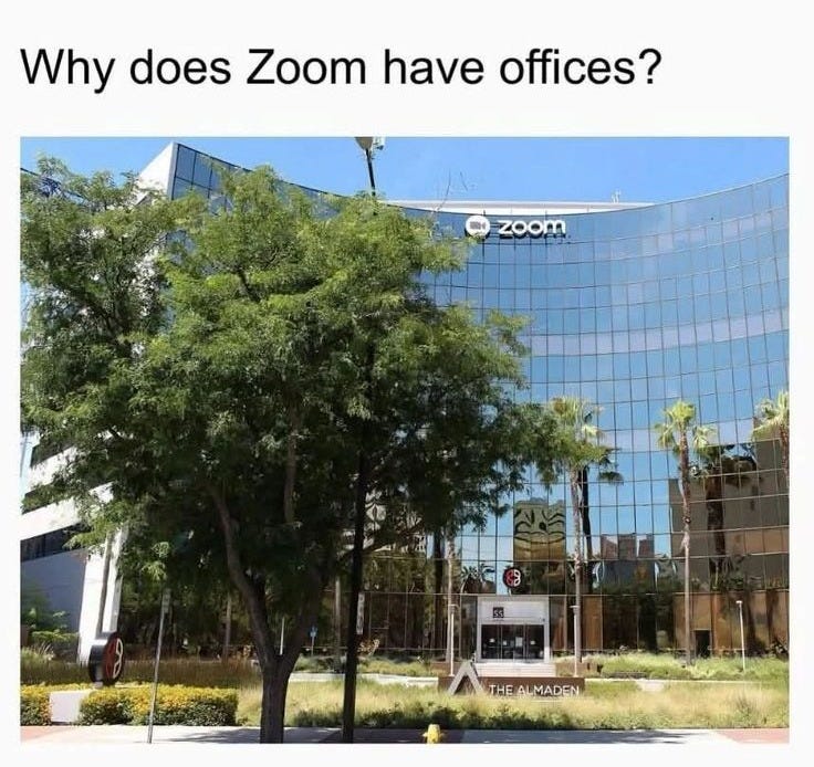 Fotografie kancelářské budovy s logem Zoom a nápisem: K čemu potřebují kancelář?