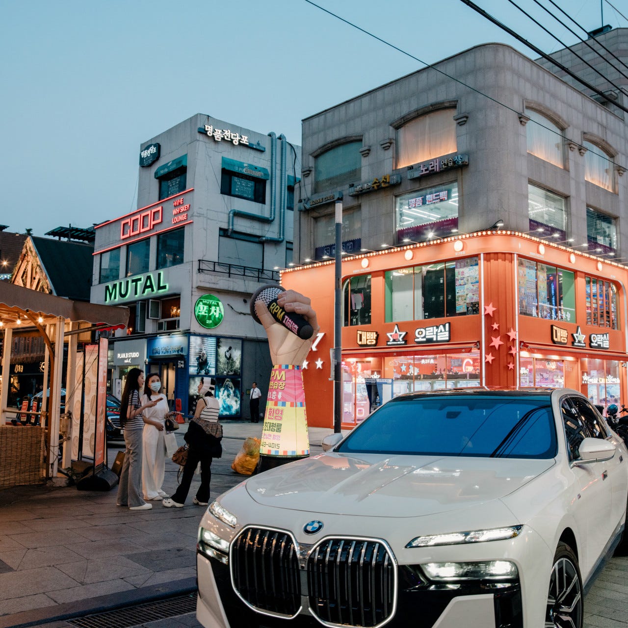 Evening in Seoul’s high-end Apgujeong neighborhood.