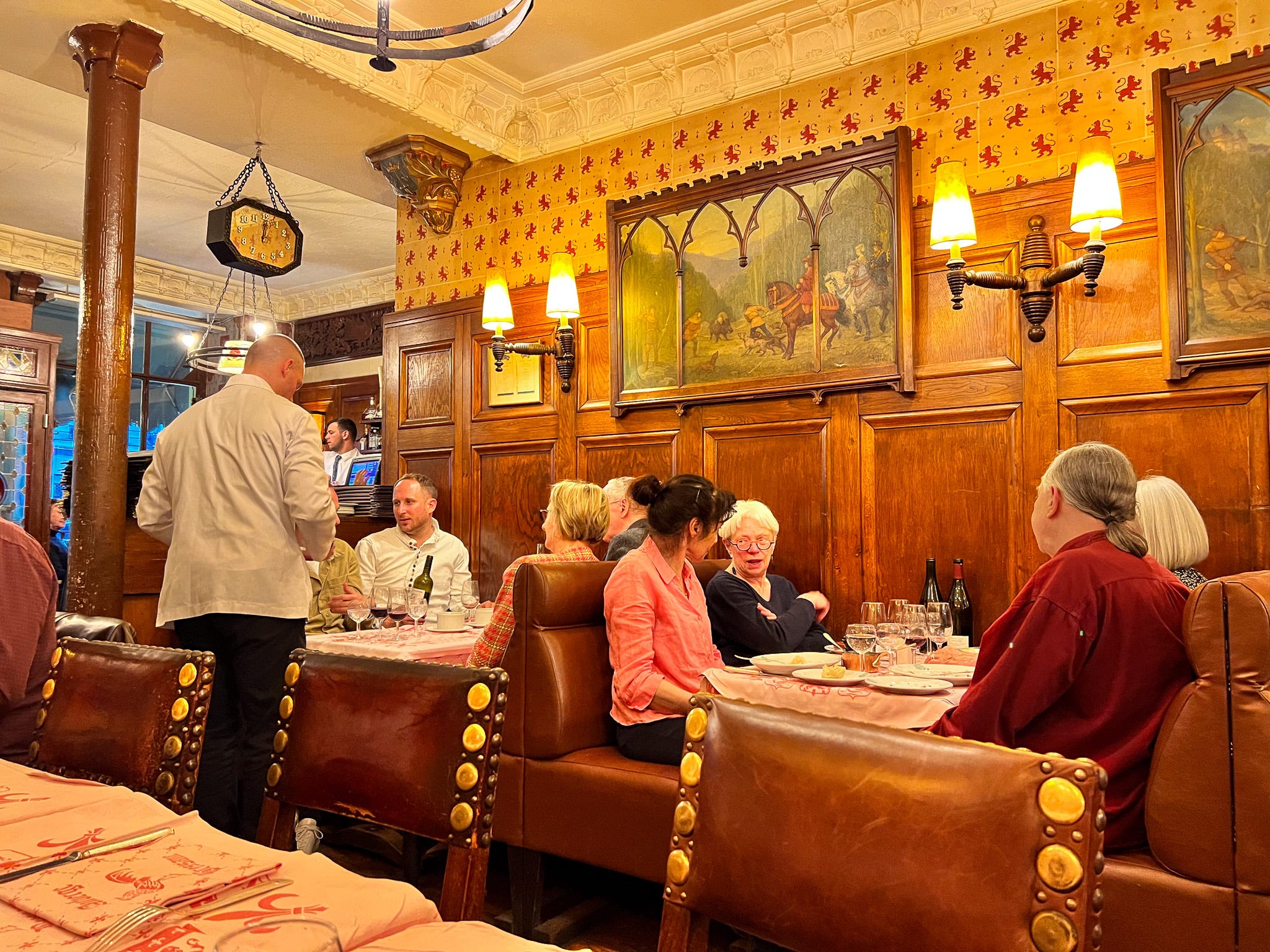 Auberge Bressane classic Paris bistro near the Eiffel Tower
