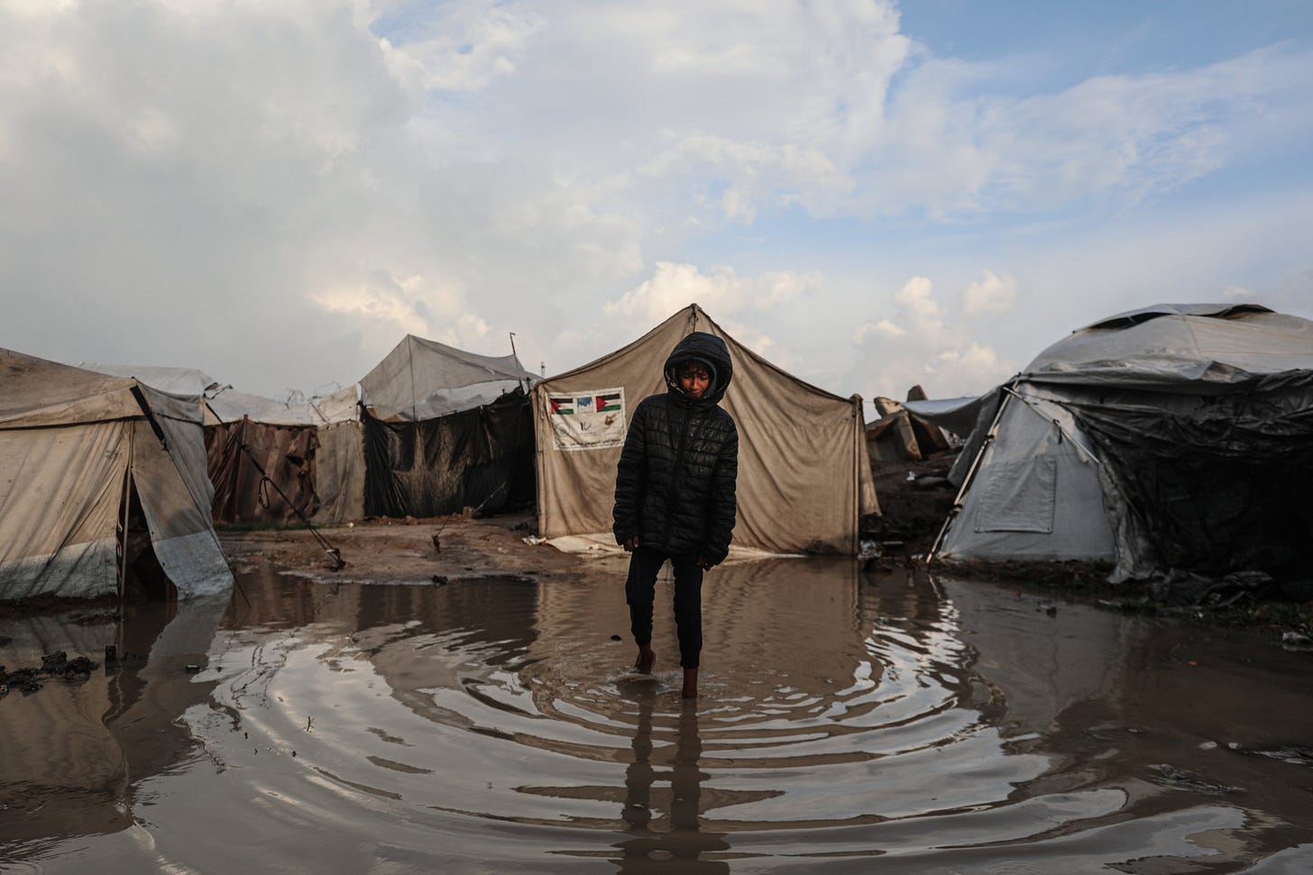Heavy rains flood tents sheltering displaced Palestinians in Gaza | Daily  Sabah