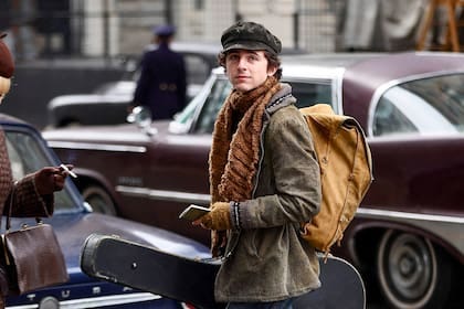 Timothée Chalamet sorprende en la piel de Bob Dylan, en el primer tráiler  del biopic - LA NACION
