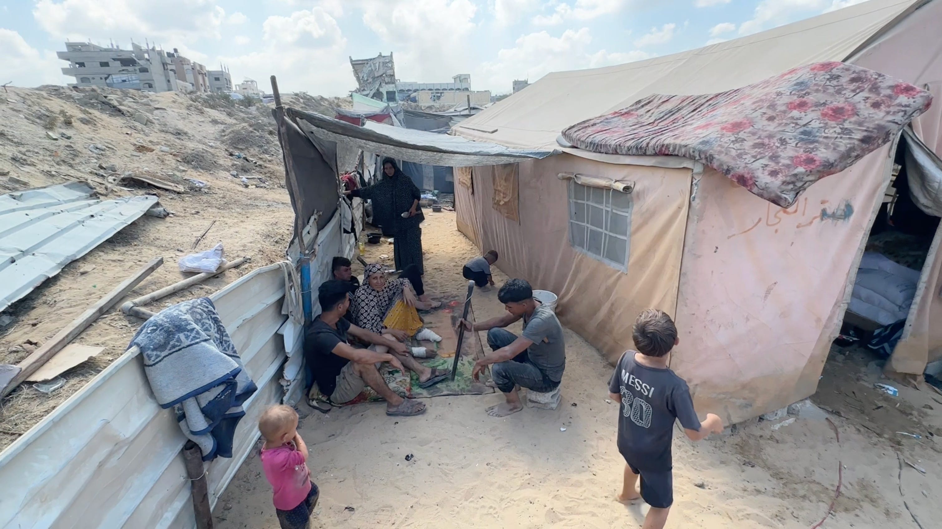 Trump je izrazil ogorčenje zaradi izraelskega napada na Katar, Palestinci v Gazi se soočajo z razseljevanjem