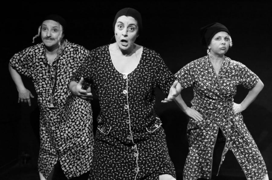 Εκκλησιάζουσες στο Vault.