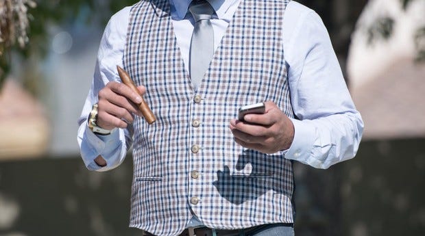 Clubes de charuto: onde fumar é uma questão de 'lifestyle' - Pequenas  Empresas Grandes Negócios | Moda