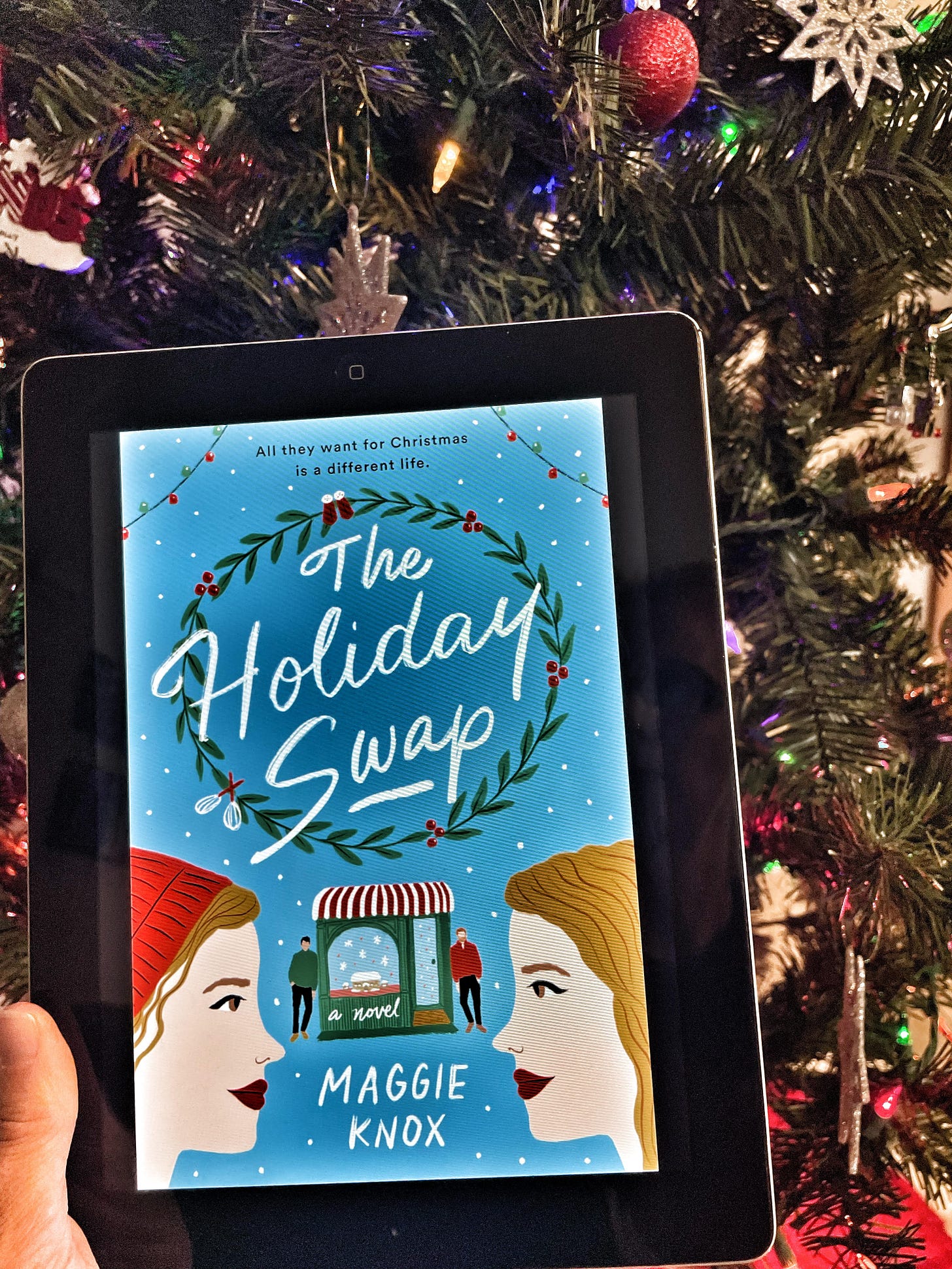 The Holiday Swap By Maggie Knox - Paperback - Very Good Condition