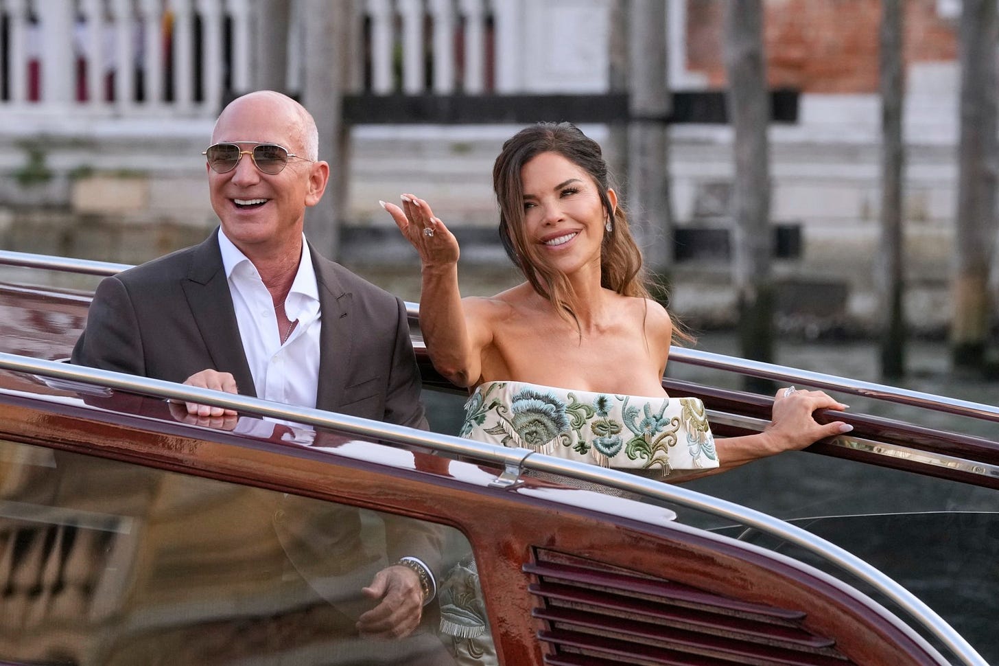 At the Bezos-Sanchez wedding: The bride and groom arrive separately on San  Giorgio Maggiore for Friday's event | CNN