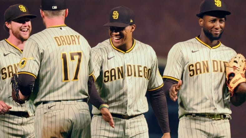 Padres aim to keep pressure on Giants