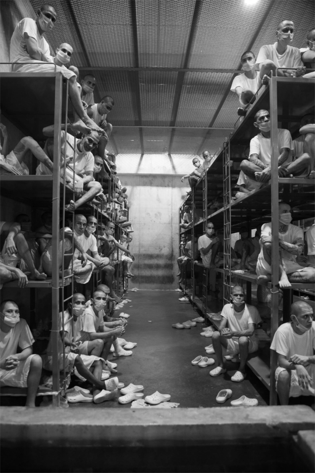 Two four-tiered bunks reach the ceiling and hold 20 CECOT prisoners on each tier