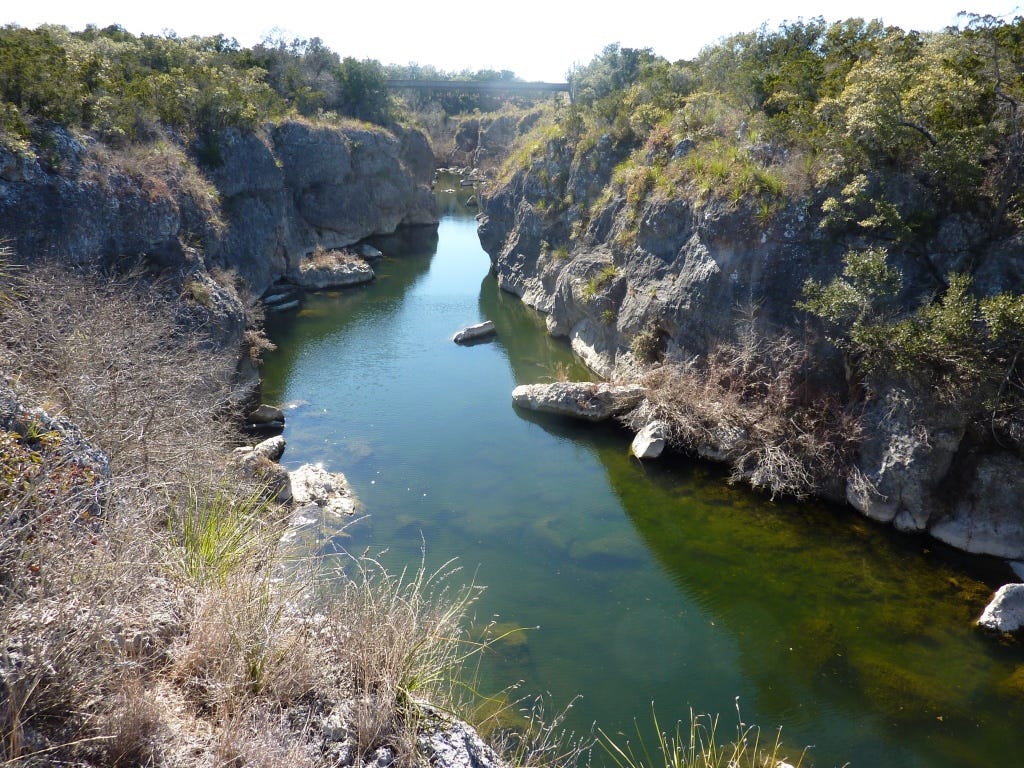 A river flowing through a canyon

AI-generated content may be incorrect.