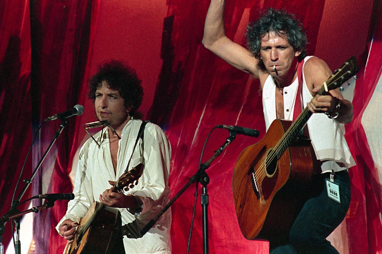 Bob Dylan joined by Keith Richards during Live Aid at JFK Stadium in  Philadelphia. July 13, 1985. : r/bobdylan