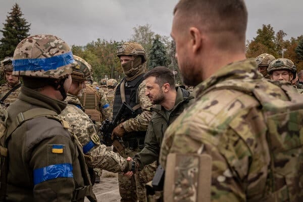 Zelensky Visits a City Just Miles From the Front, Underscoring Ukraine's  Gains - The New York Times