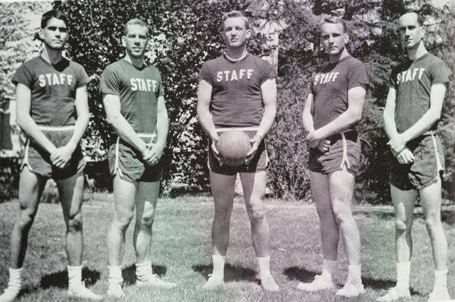 Donald J. Trump, center, as a high school senior in 1964 at the New York Military  Academy. [768 x 512] : r/HistoryPorn
