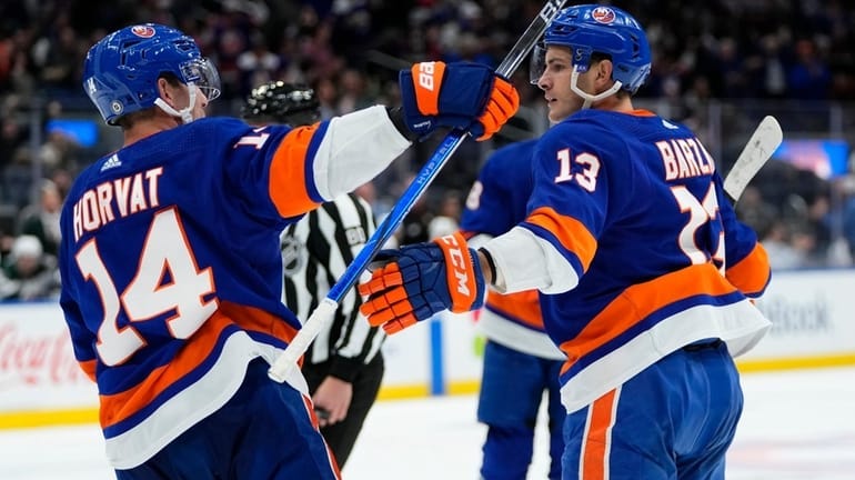 Islanders' Bo Horvat, Mathew Barzal trying to justify their eight-year megadeals - Newsday Islanders' Bo Horvat, Mathew Barzal trying to justify their eight-year megadeals - Newsday