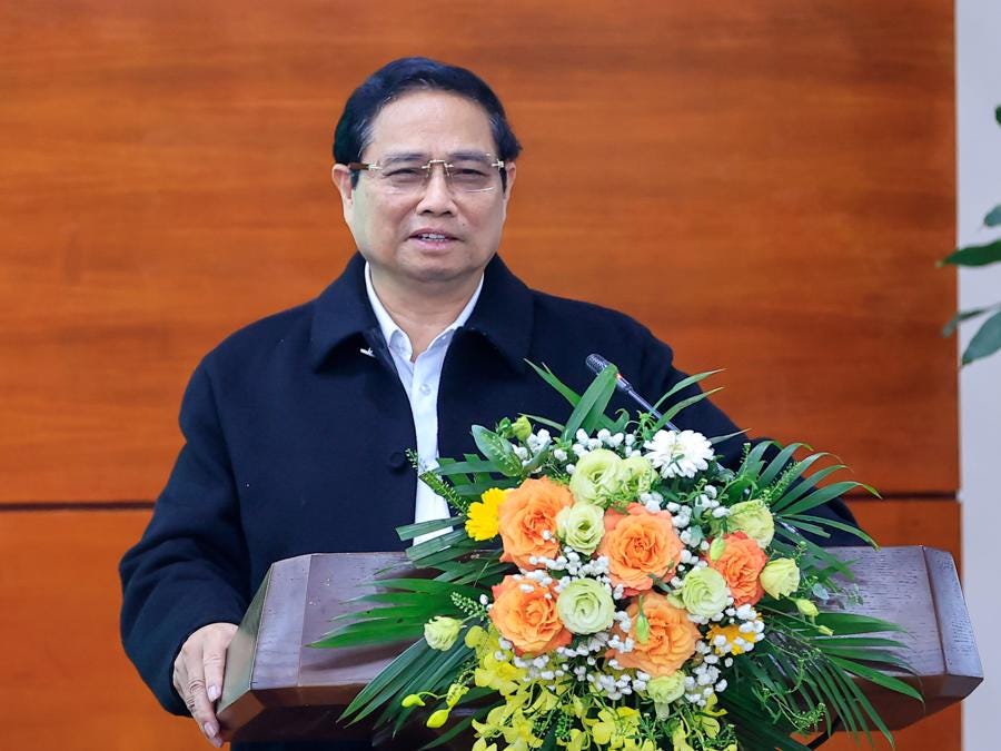 Thủ tướng Phạm Minh Chính: "Về các chỉ tiêu chính trong năm 2025, đề nghị ngành Nông nghiệp và Phát triển nông thôn phấn đấu tốc độ tăng trưởng GDP toàn ngành 3,5-4%; tổng kim ngạch xuất khẩu nông lâm thủy sản phấn đấu đạt 70 tỷ USD; tỉ lệ hộ gia đình nông thôn được sử dụng nước sạch theo quy chuẩn trên 60%; tỉ lệ che phủ rừng 42,02%..." Thủ tướng Phạm Minh Chính: "Về các chỉ tiêu chính trong năm 2025, đề nghị ngành Nông nghiệp và Phát triển nông thôn phấn đấu tốc độ tăng trưởng GDP toàn ngành 3,5-4%; tổng kim ngạch xuất khẩu nông lâm thủy sản phấn đấu đạt 70 tỷ USD; tỉ lệ hộ gia đình nông thôn được sử dụng nước sạch theo quy chuẩn trên 60%; tỉ lệ che phủ rừng 42,02%..."