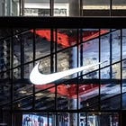 Nike CEO "다음 분기가 아니라 다음 10년"… 시장은 9% 폭락으로 답했다