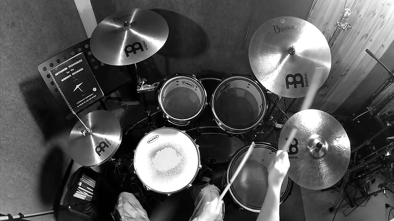 Old school jazz improvisation on drums - YouTube