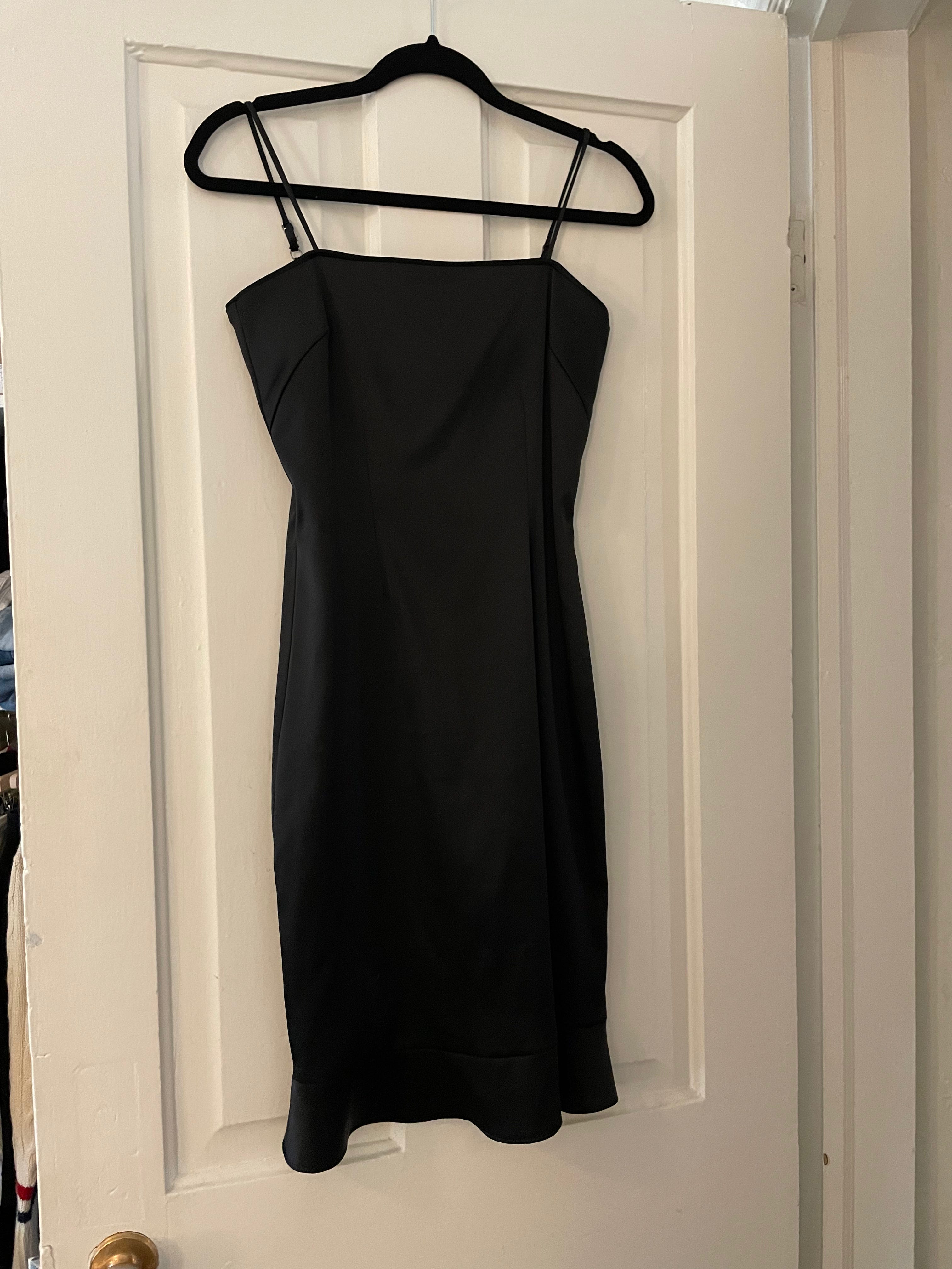 The 1990s sitcom va-va-va-voom dress