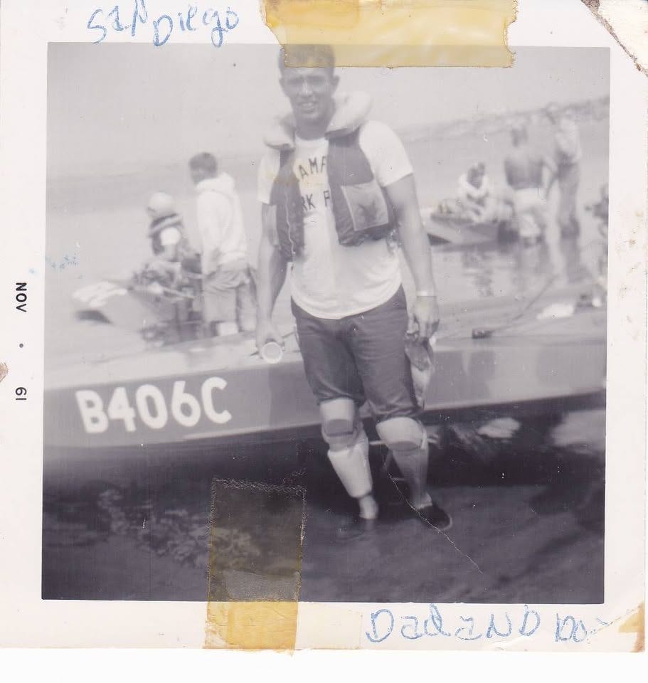 May be an image of ‎2 people, polaroid, boat and ‎text that says '‎surpilgo AMA NOY ዎ B406C DadinD D سها‎'‎‎