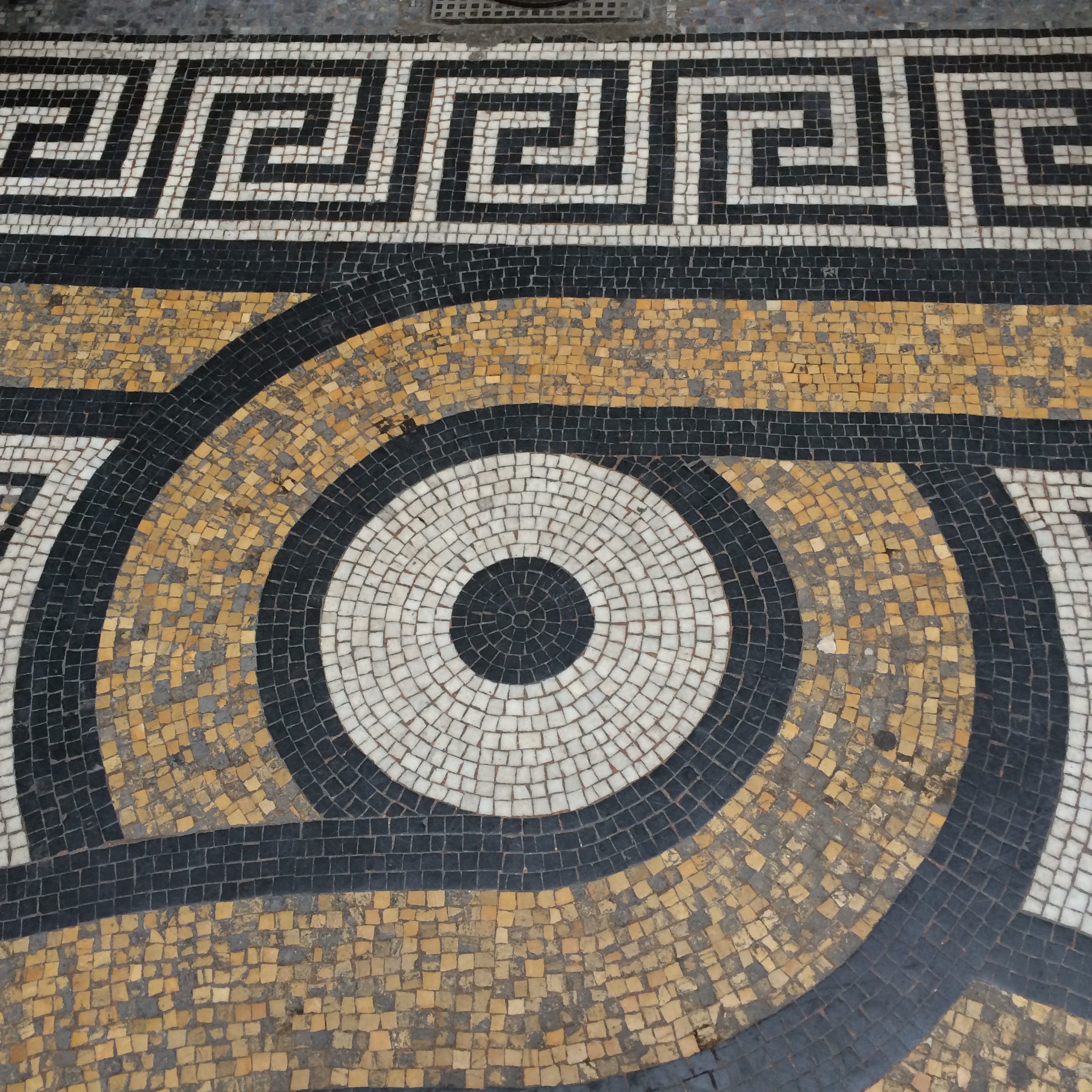 WALTER BENJAMIN AND THE ARCADES OF PARIS