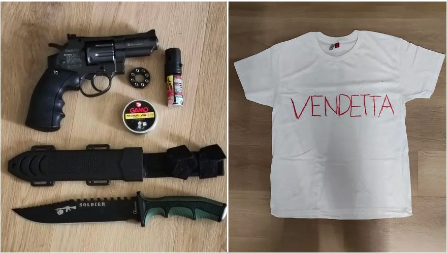 Il 13enne che ha accoltellato la prof si è radicalizzato online: ecco cosa significa davvero il suo manifesto