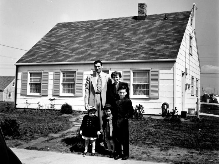 Vintage Photos of Levittown, America's First Modern '50s Suburb - Business  Insider