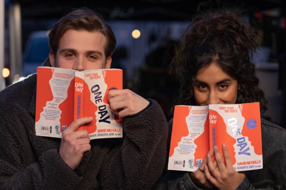 Um Dia, livro de David Nicholls, vai ganhar série na Netflix | Metrópoles