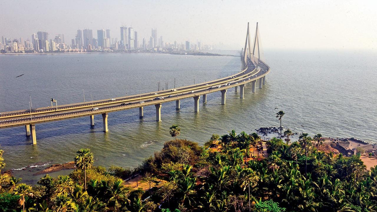 Mumbai: Constable hurt in hit-and-run on Bandra-Worli Sea Link