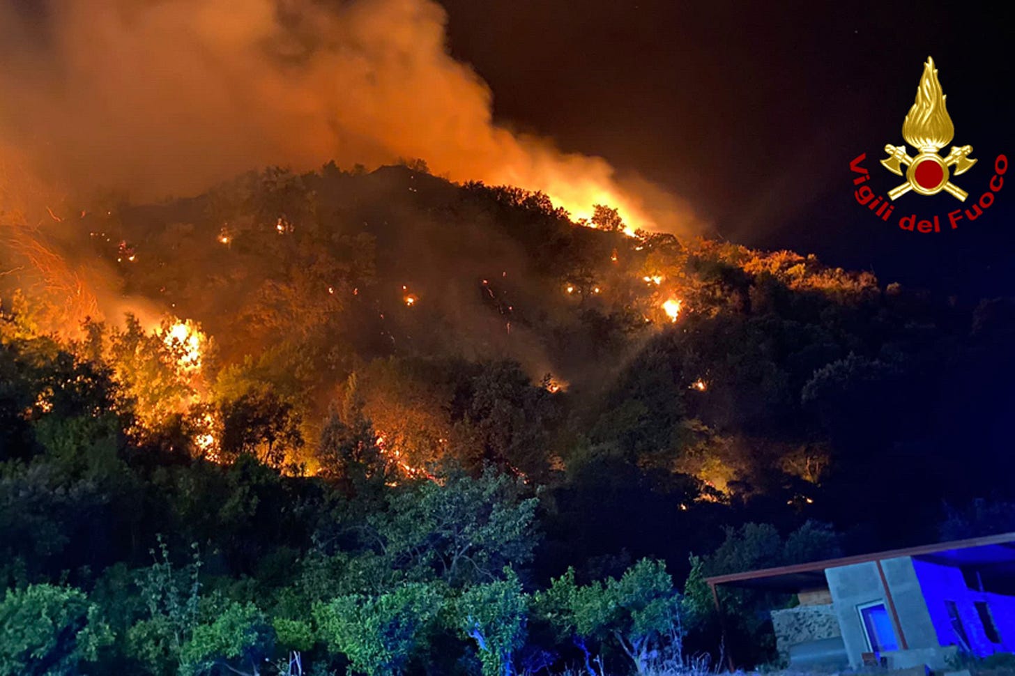 Airport closed as Italy wildfires encircle Palermo and temperatures hit 47C