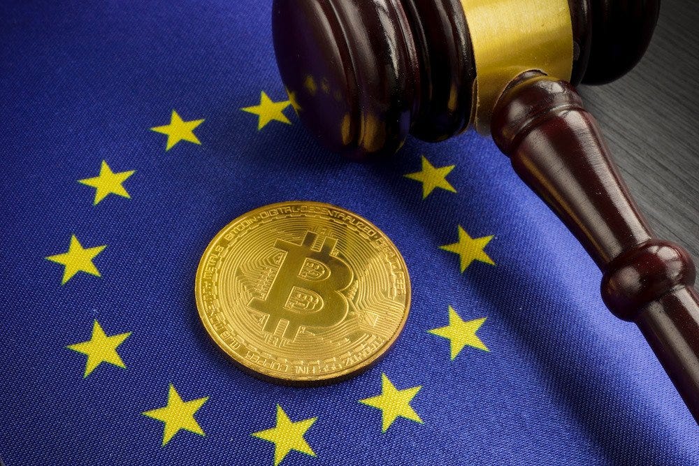 L'Union européenne adopte un règlement historique sur les crypto-monnaies au Parlement européen L'Union européenne adopte un règlement historique sur les crypto-monnaies au Parlement européen