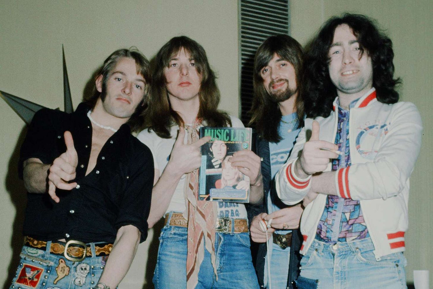 mick ralphs Bad Company photo session at a hotel in Tokyo, March 1975.