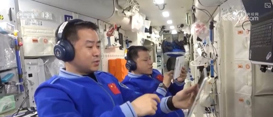 Chen Dong (left) and Wang Jie (right) using Wukong AI on tablets.