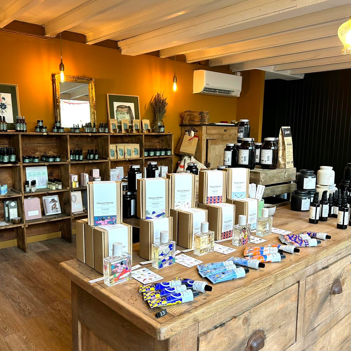 Aucune description de photo disponible.