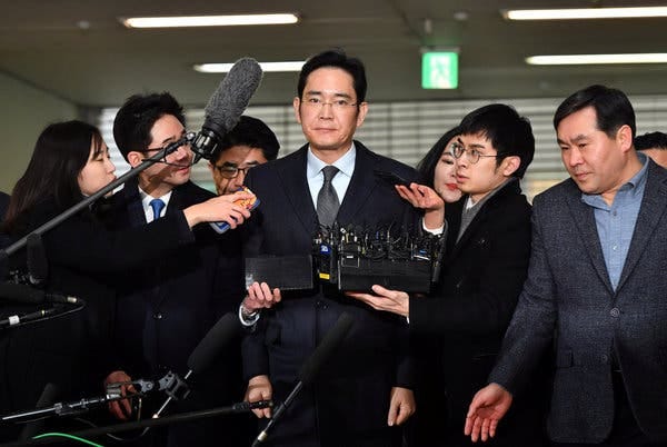 Lee Jae-yong, center, vice chairman of Samsung Electronics, arriving for questioning in the corruption scandal that brought down President Park Geun-hye, at the office of the independent counsel in Seoul on Feb. 13. Lee Jae-yong, center, vice chairman of Samsung Electronics, arriving for questioning in the corruption scandal that brought down President Park Geun-hye, at the office of the independent counsel in Seoul on Feb. 13.