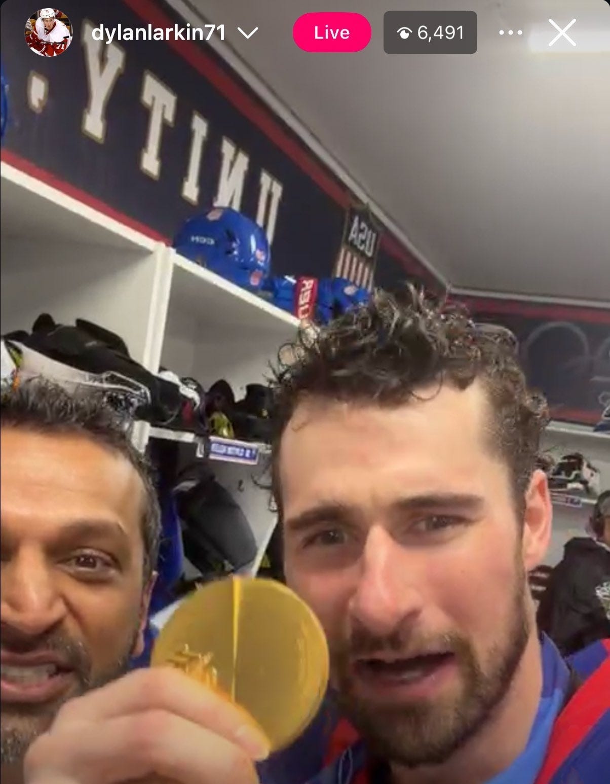 May be an image of hockey, hockey stick and text that says '6,491 … dylanlarkin71 Live ΣΤΙ Tη กรษ មធធន EUE'