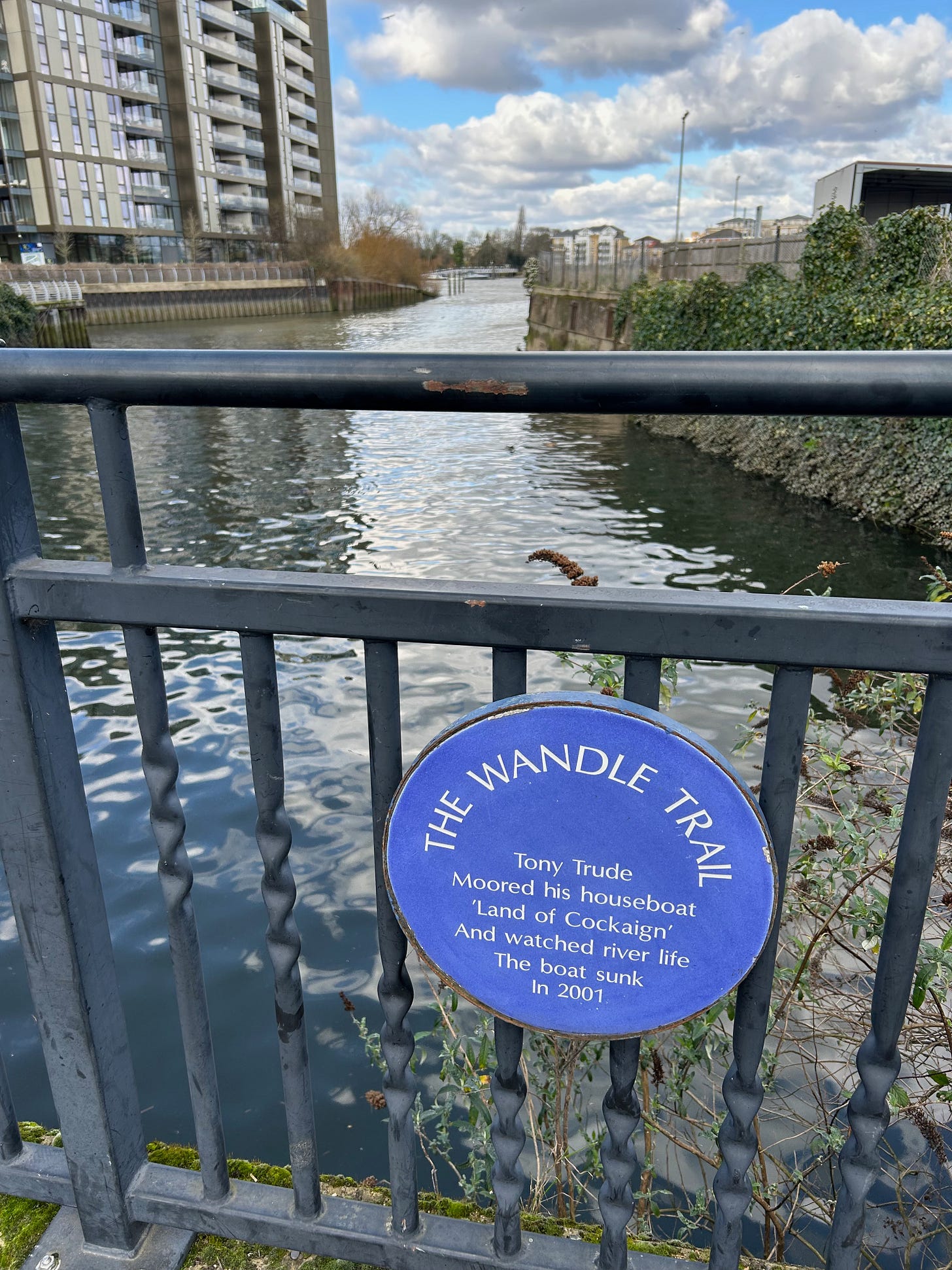 Wandle meets Thames, and sinks boat Wandle meets Thames, and sinks boat