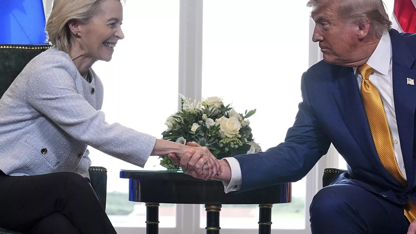 President Donald Trump and Ursula von der Leyen strike a trade deal in Turnberry, Scotland - Sputnik International, 1920, 28.07.2025