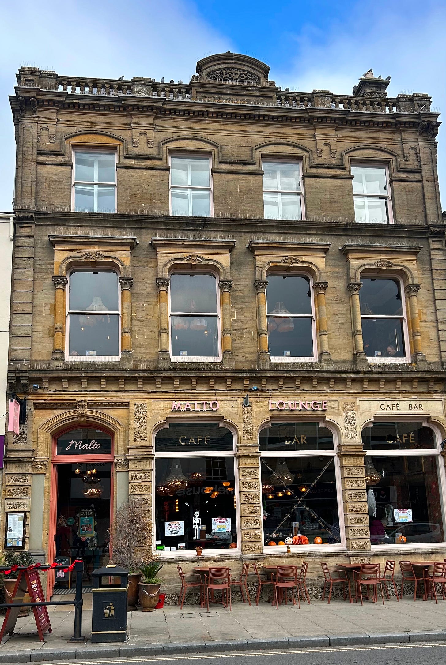 37 Market Place, Warminster, now the Malto Lounge and best known as the former Lloyds Bank. However this was originally built for the Hampshire & North Wilts Banking Co. It’s a fine stone built building and the date 1873 is seen at the very top. 