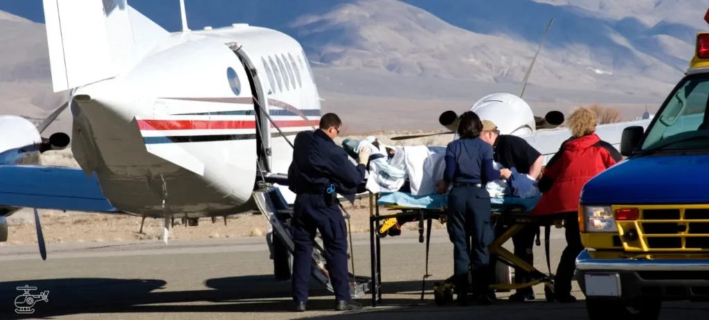 assicurazione viaggio trasporto medico in aereo di un viaggiatore