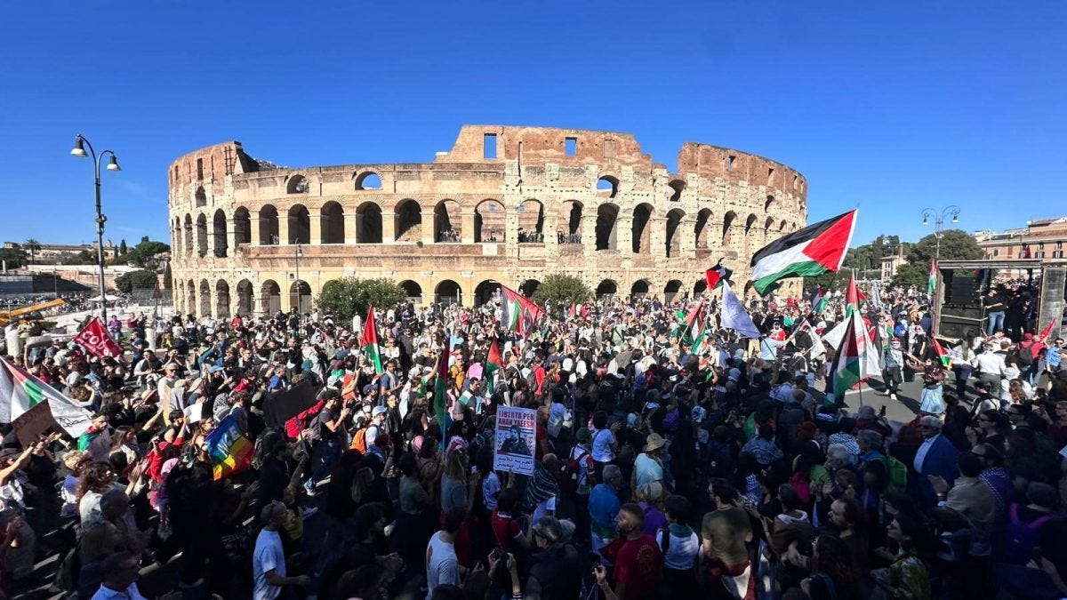 Manifestazione per Gaza e la Flotilla, scontri con la polizia dopo il  corteo per la Palestina