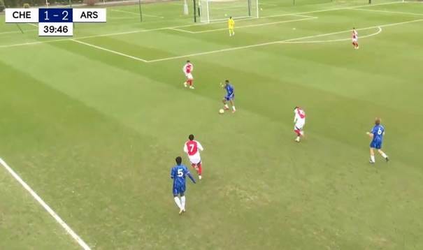 Une image contenant herbe, compétition sportive, sport, joueur de foot

Le contenu généré par l’IA peut être incorrect.
