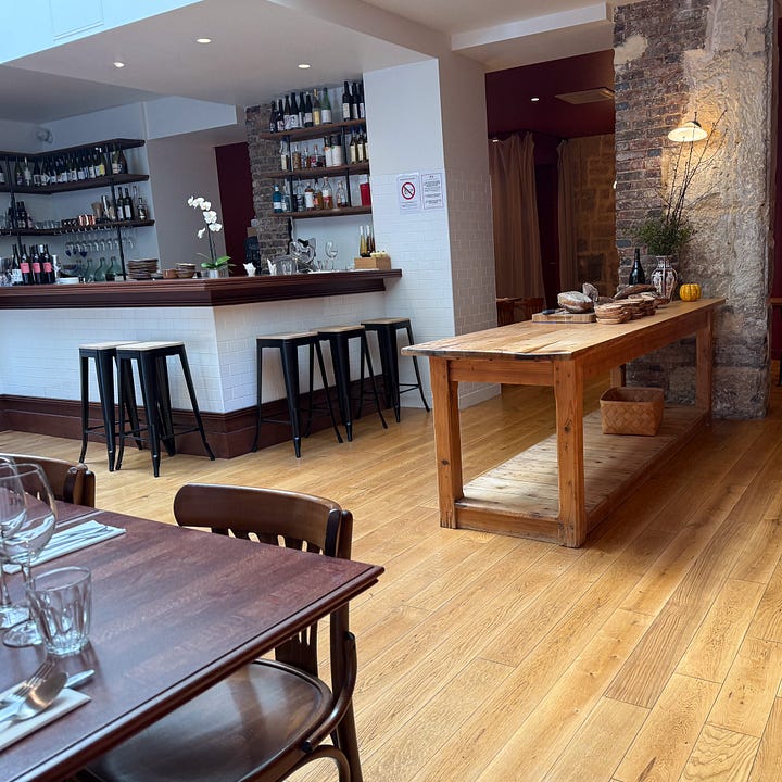 Dining rooms at Épopée restaurant in Paris