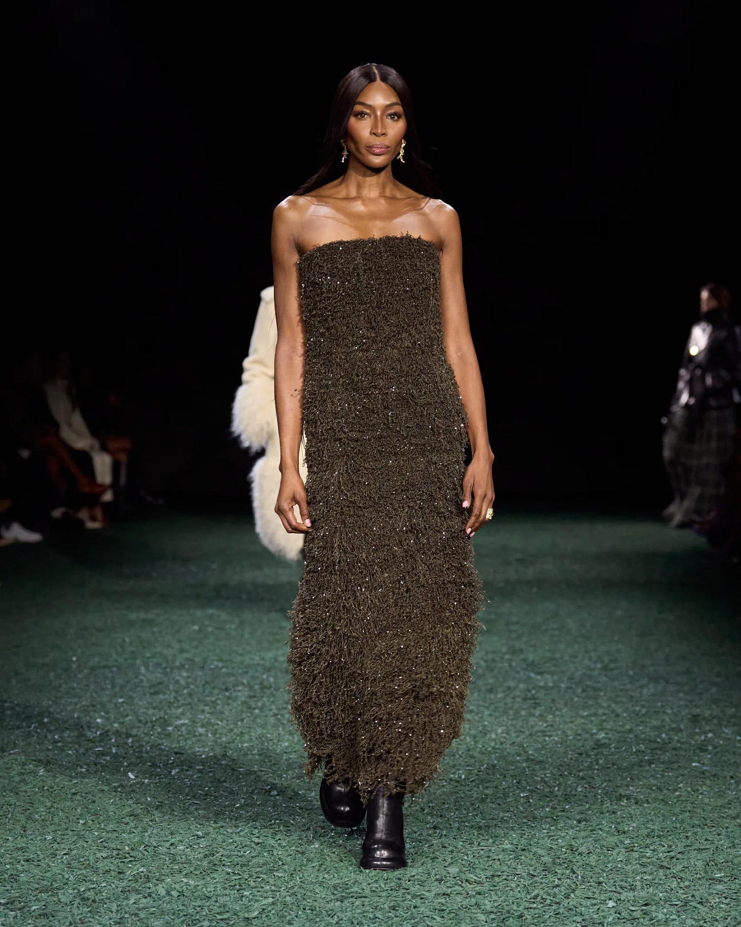 Naomi Campbell walking Burberry's LFW