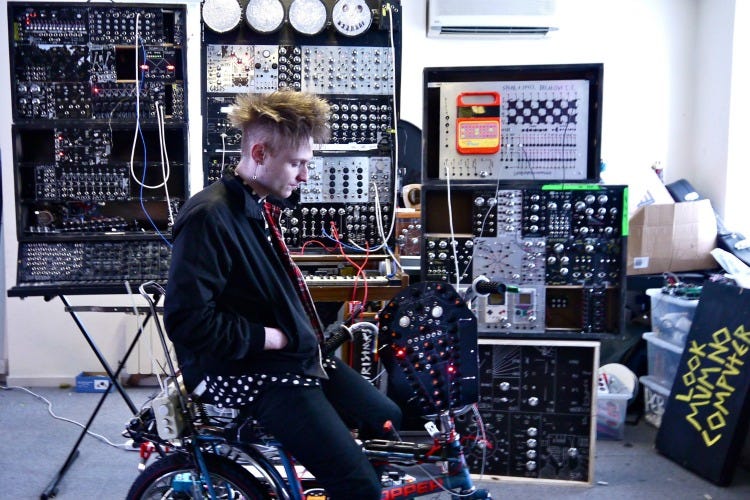 Look Mum No Computer, portrait of a musician 100% maker : Makery Look Mum No Computer, portrait of a musician 100% maker : Makery