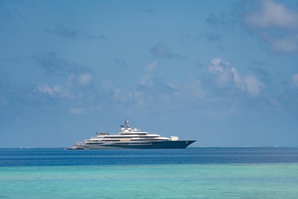 Luxury Yacht ''Flying Fox'' anchors in Maldives